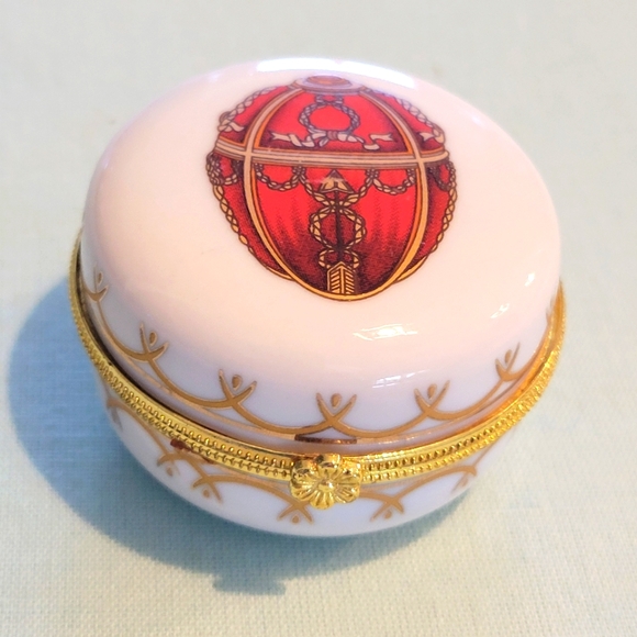 VINTAGE ROMANOV HINGED TRINKET BOX WITH LID. - Picture 1 of 6